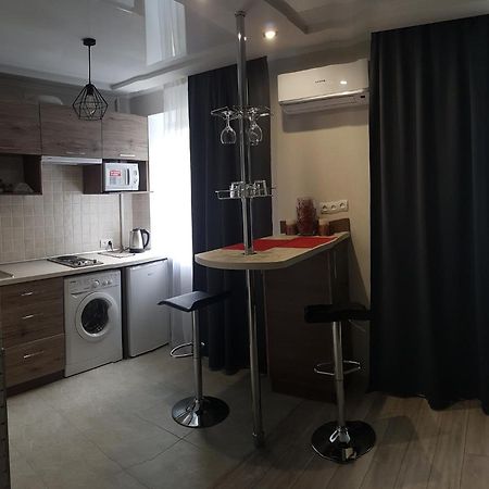 Loft Studio Apartment On Teslenkа Street ครือวอยร็อก ภายนอก รูปภาพ