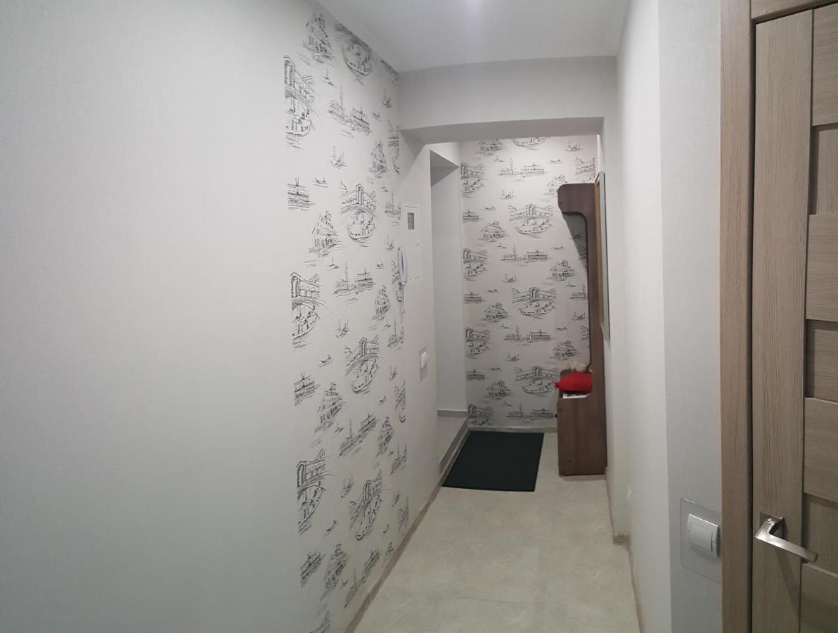 Loft Studio Apartment On Teslenkа Street ครือวอยร็อก ภายนอก รูปภาพ