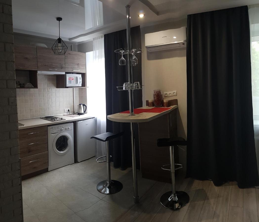 Loft Studio Apartment On Teslenkа Street ครือวอยร็อก ภายนอก รูปภาพ